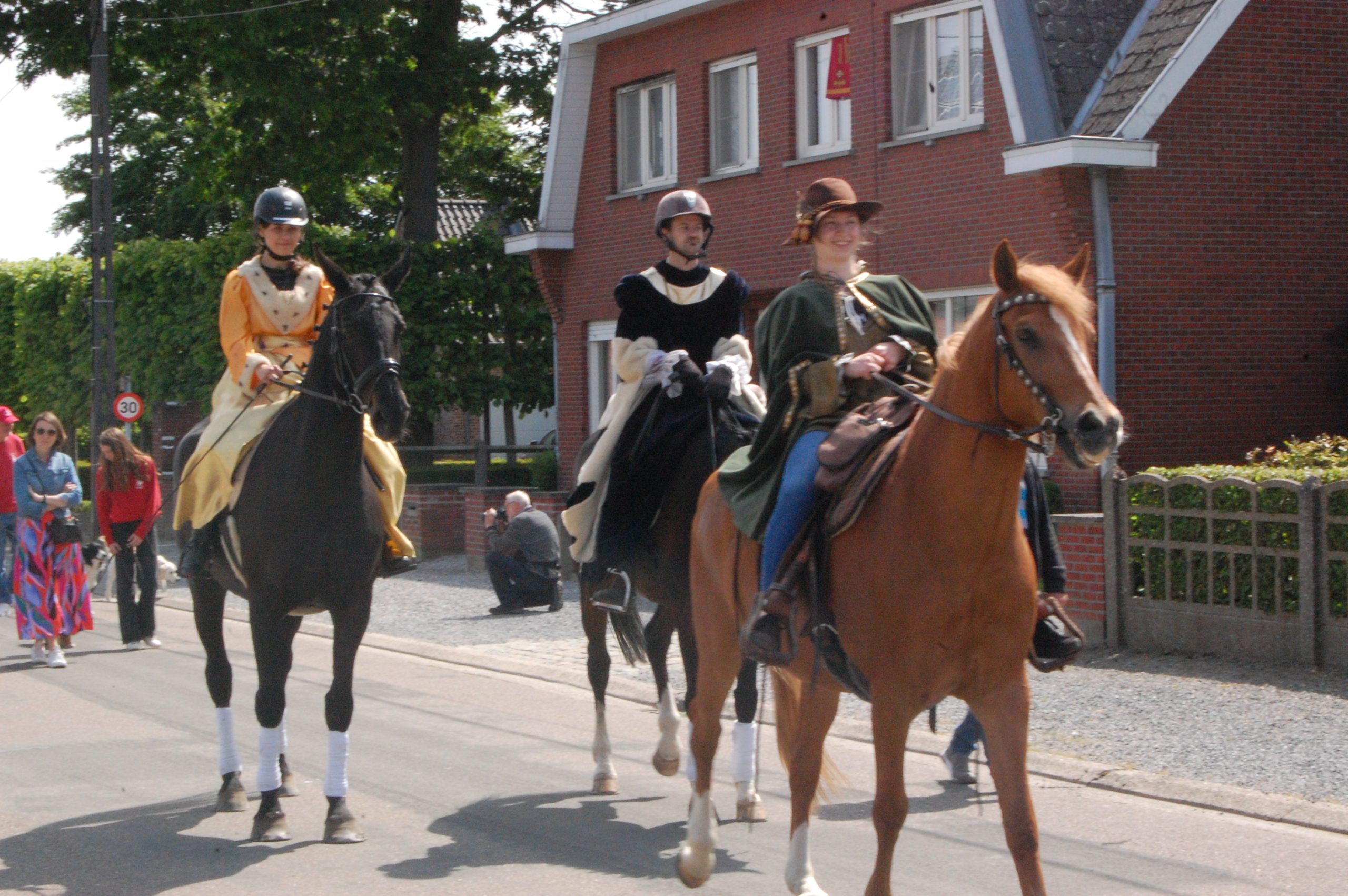 Hubertus als jager te paard met 2 ruiters