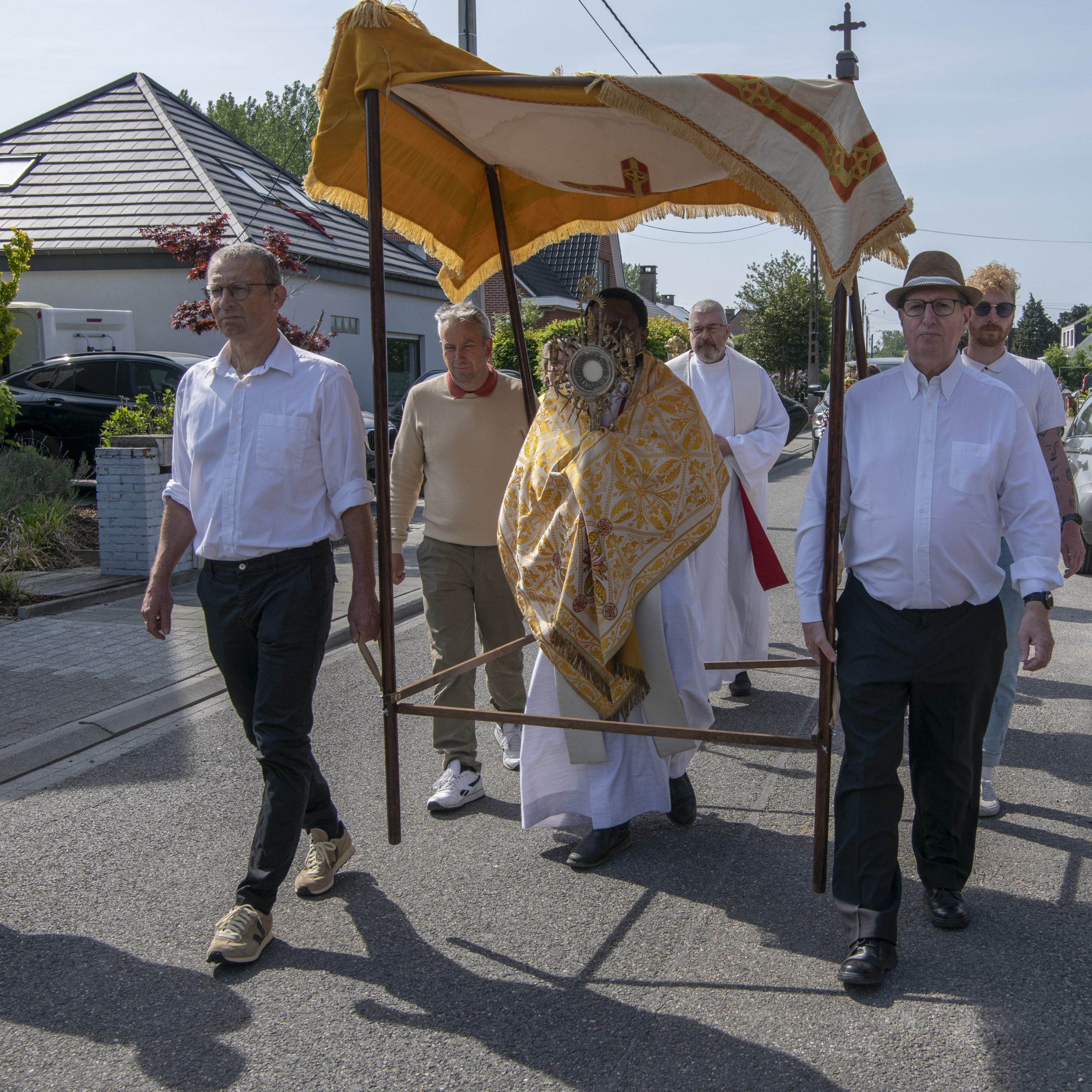 H. Sacrament onder baldakijn