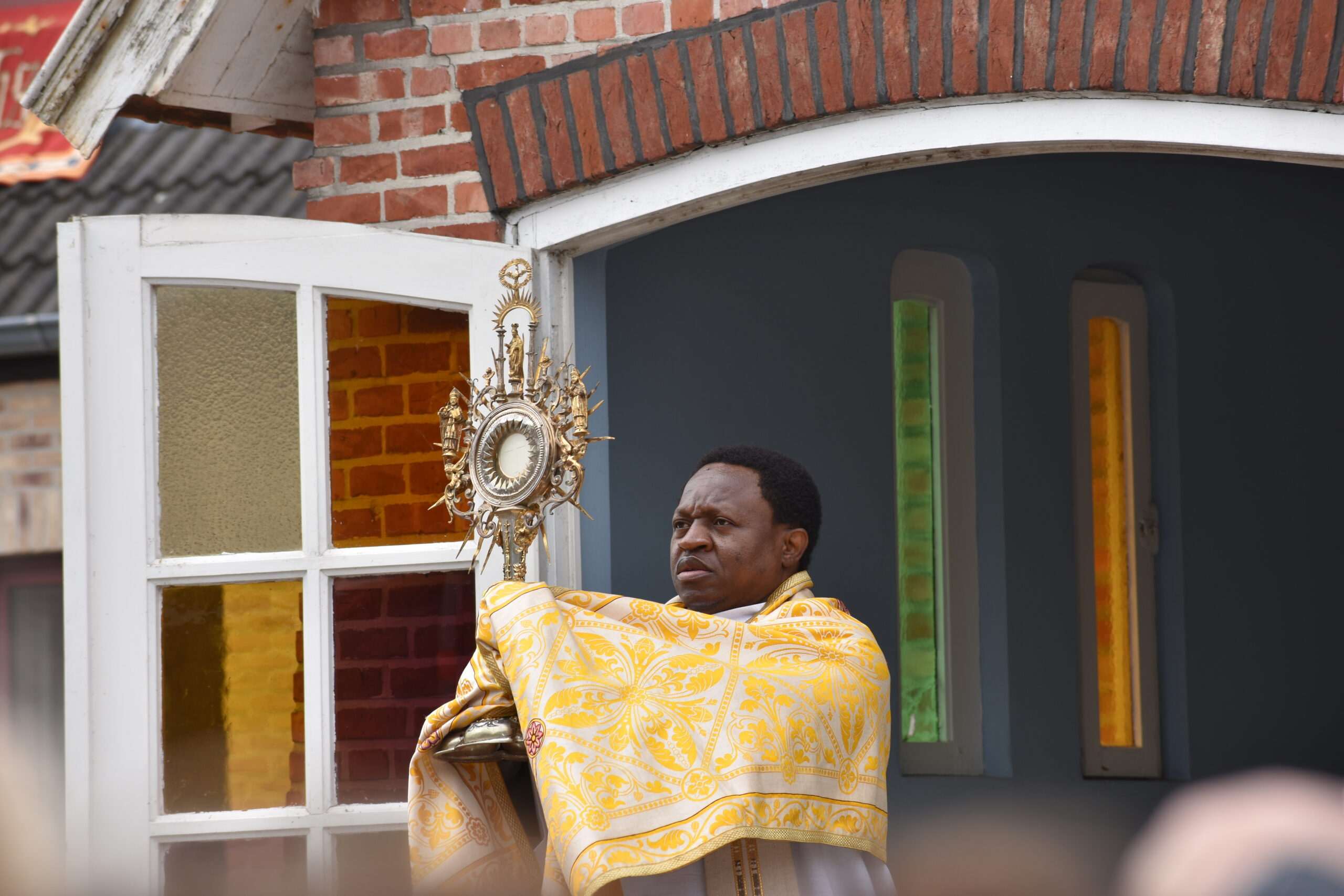 Ceremonie aan rustaltaar