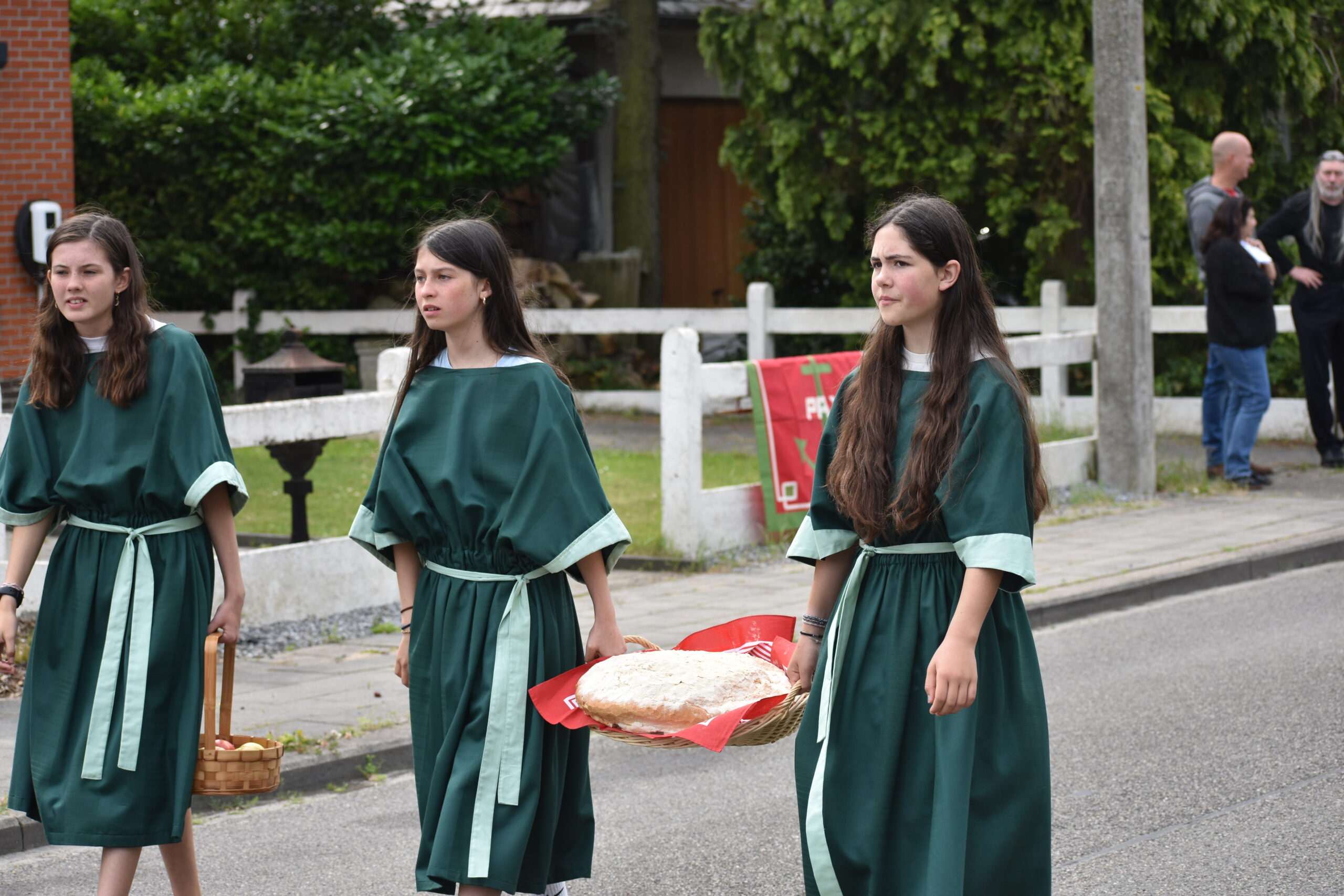 Schildknapen met mondvoorraad