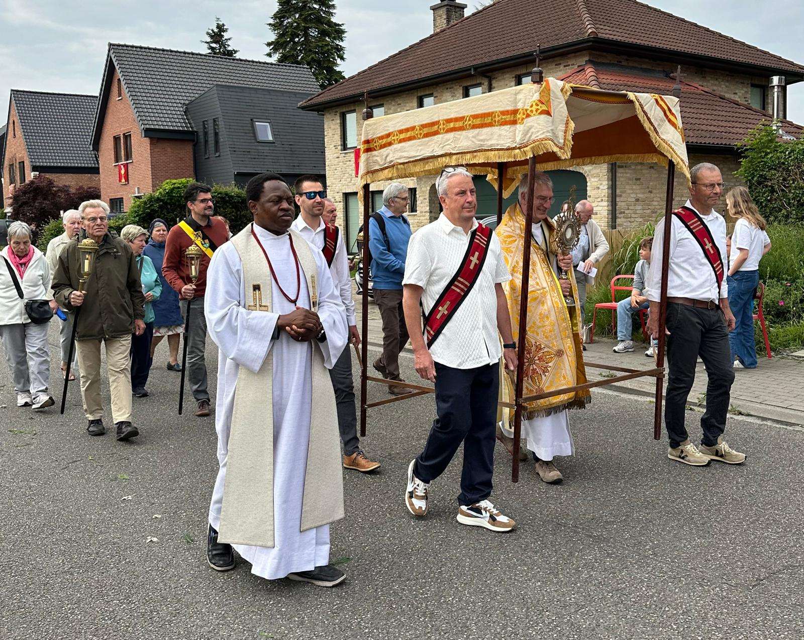 H. Sacrament onder baldakijn